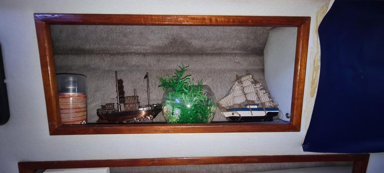 Boat To Sleep In Barcelona Hotel Sant Adria de Besos Bagian luar foto