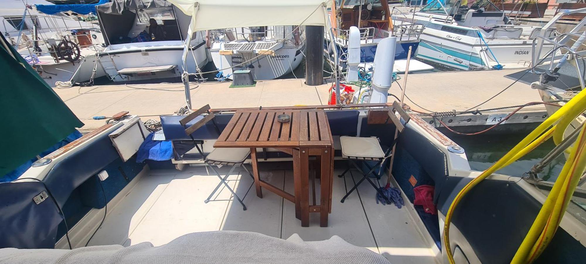 Boat To Sleep In Barcelona Hotel Sant Adria de Besos Bagian luar foto